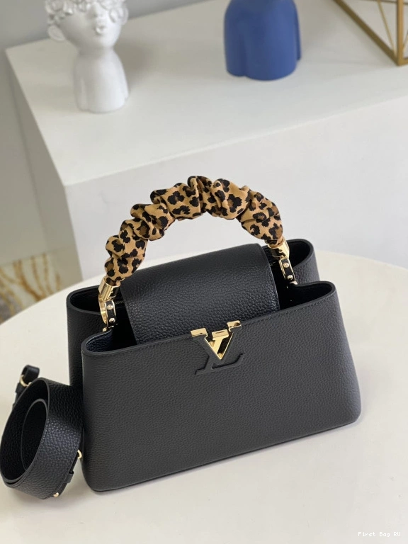 First bag LOUIS CAPUCINES VUITTON MM 0804